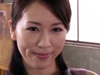 汚らしい親父にチンポをぶち込まれて抵抗することも無くガチイキする熟女妻人妻熟女ぶっかけのアダルト動画