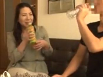 久しぶりのSEXで女を取り戻した熟女妻を盗撮素人人妻盗撮のアダルト動画