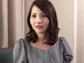 色気がムンムン漂うおっとり系の若妻とNTR中出しハメ撮り！素人人妻中出しハメ撮りナンパのアダルト動画