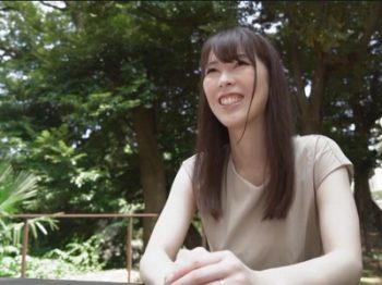 美しすぎる素人奥様…結婚2年、結婚前はCAやっていた別嬪が他人棒でイキ乱れ！巨乳素人人妻ハメ撮りのアダルト動画