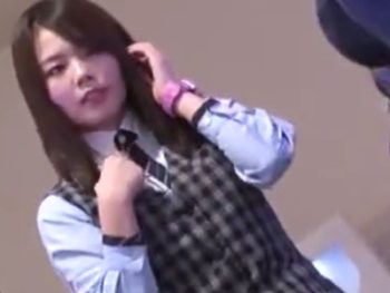 パチ屋の美人店員を脅して店内中出しレイプ素人お姉さん中出しレイプのアダルト動画