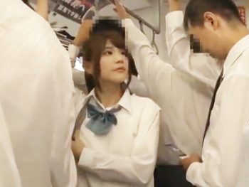 無理やり肉棒を挿入！強制中出しされてお漏らししちゃうJK女子校生美少女中出しレイプ乱交痴漢のエロ動画