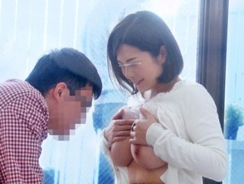 エレベーターに挟まれたJKが鬼畜男にバックからパコられ悶絶ｗ女子校生美少女中出しレイプのエロ動画