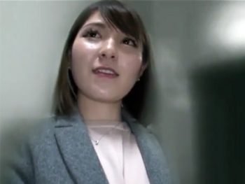 欲求不満の淫乱妻を激ピスハメで最後はイラマチオ口内射精フィニッシュ痴女人妻イラマチオのアダルト動画