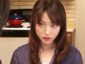 義理の息子とその友達に集団輪姦レイプされ肉便器状態の美人ママ人妻レイプ近親相姦乱交の無料エロ動画