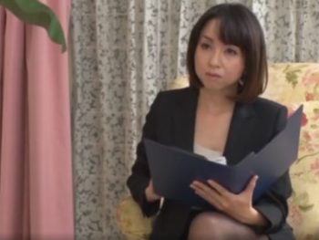 お上品なカウンセラーのお姉さんが悩める患者チンポをマンコで包み込み巨乳お姉さん中出しのアダルト動画