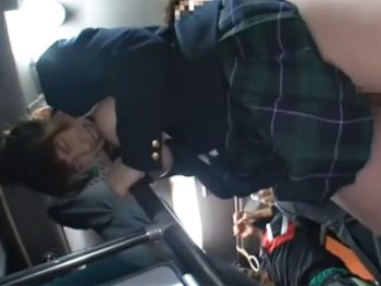 巨乳な美少女JKが電車内で痴漢男に容赦なくハメられ強制イキ巨乳女子校生美少女レイプ痴漢のアダルトSEX動画