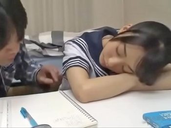 お兄ちゃん大好きな妹JKがお勉強中に兄を誘惑し中出し近親パコ女子校生美少女妹中出し近親相姦のエロ動画