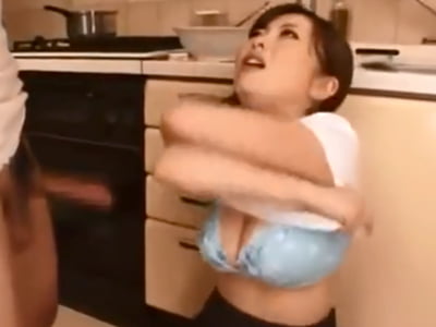 ドスケベボディの巨乳人妻は絶倫デカマラと不貞ファックに耽ることに夢中巨乳痴女人妻熟女3Pの無料ポルノ動画