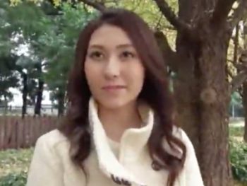 普段は真面目なセレブ妻がナンパ師に口説き落とされて1度限りの浮気ファック素人人妻顔射のアダルト動画