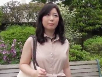 真面目そうな人妻が欲求不満を拗らせAVデビューｗ素人人妻ハメ撮りのエロ動画
