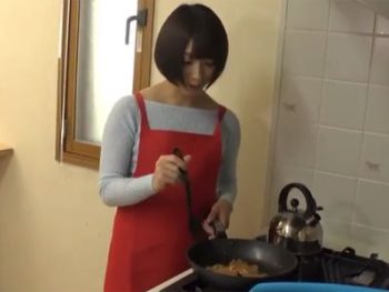 夫以外の男のチンポで悶える欲求不満妻人妻中出しのエロ動画