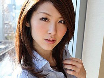 キスと乳揉みだけでぐっしょり濡らす敏感体質の人妻素人人妻のアダルト動画