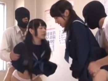 セックスが日常とばかりに校内で乱交楽しむとんでも女子校生ｗ女子校生美少女乱交のエロ動画