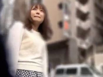 イケメン友達のセンズリ鑑賞→マンザラでもなく股を開くJD素人美少女ナンパのエロ動画