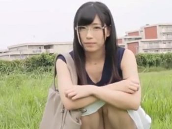 地味娘なのにフェラテクがハンパないｗ美少女めがねフェラのアダルトエロ動画