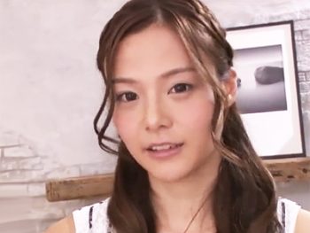 笑顔が尊すぎる関西弁グラドル美少女の可愛いお顔がザーメンで汚れるｗ美少女顔射ハメ撮り吉高寧々のアダルト動画