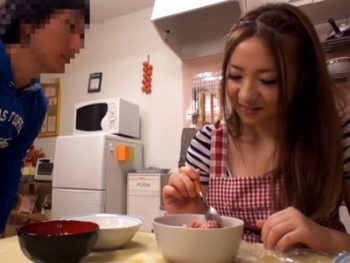 ボインなGAL姉がショタガキに言いなりになってオマセな中出しお姉さんギャル中出しのアダルト動画