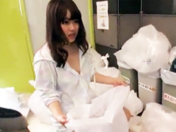 ゴミ捨て場で遭遇したノーブラ美人奥様を種付けレイプ！美少女人妻中出しレイプ露出のアダルト動画