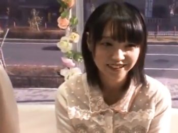 現役女子大生が友達の目の前で肉棒をハメられ悶絶！素人美少女のAV無料動画