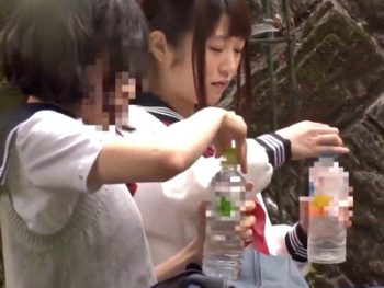 まだ汚れていない田舎の大人しそうな女子校生をロックオン！プロレイパーは水に媚薬を含ませ青姦絶叫パコ女子校生美少女露出のアダルト動画