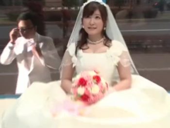 結婚式を終えたばかりの花嫁がMM号に乗車→旦那が外にいるにも関わらず寝取られるｗ巨乳素人人...