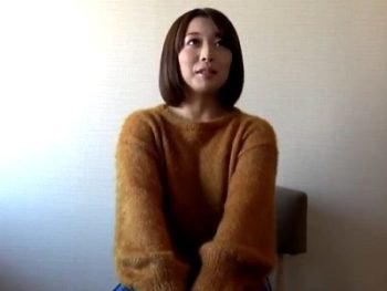 緊張で顔が強張ってる恵体人妻さん→マシュマロのようなおっぱいを揺らして赤面不倫巨乳素人人妻顔射のアダルト動画