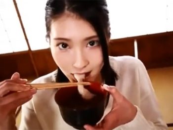 スレンダー美女が猛烈なガン突きに夢中で感じて絶頂アクメお姉さん顔射ハメ撮りのアダルト動画