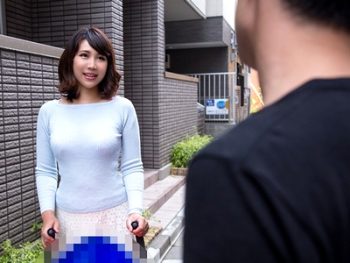 ベビーカーを引く子連れのママがナンパでサクッと不倫パコｗ巨乳素人人妻ナンパのアダルトエロ動...