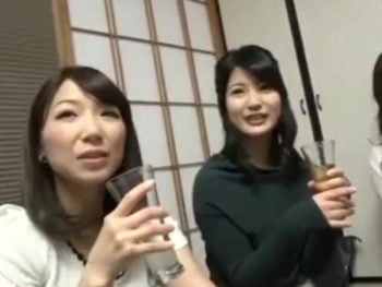 人妻OLの合コンで即パコ中出しする有名男優たち素人人妻OL中出し乱交のエロ動画