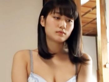 汗ばむ夏の午後、帰省した田舎の叔父さん宅で肉親と禁断の関係に‥女子校生美少女近親相姦のアダルト動画