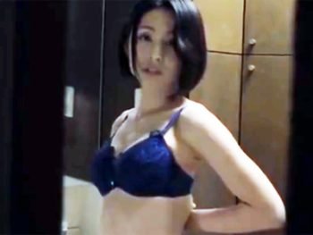 自分の下着でオナニーしてる姿を見て哀れに思った叔母さんが禁断パコに誘う巨乳人妻近親相姦のア...