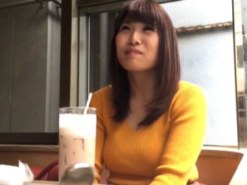 居酒屋バイトでお金にも困っている若妻がイケメンナンパされて不倫ハメ撮り巨乳素人人妻ハメ撮りのアダルト動画