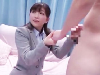 騎乗位で筆おろししてくれる優しくて可愛いOLさんｗ素人美少女OL童貞のエロ動画