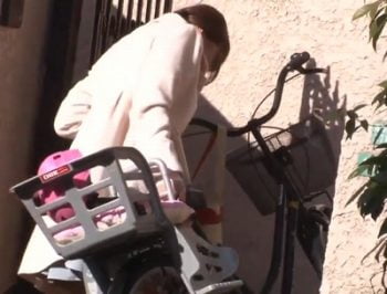 家まで特定されて付け狙われた人妻さん→プロレイパーに侵入されてイラマレイプ！素人人妻イラマチオレイプのアダルト動画