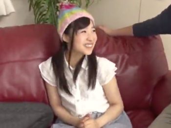 連続でチンポをぶち込まれ悶絶する美少女美少女中出し3Pの無料ポルノ動画