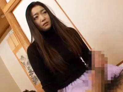 息子の友人に発情され結局中出しSEXまでヤっちゃう不貞母巨乳痴女人妻中出しのアダルト動画