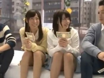 素人カップル二組がお金欲しさにスワッピング中出し乱交！素人お姉さん中出し乱交の無料AV動画