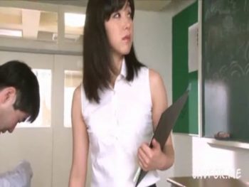 虐められている生徒を助けようとするが逆上され輪姦レイプされる美人女教師素人お姉さん女教師フェラレイプのアダルト動画