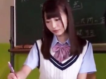 近所のマドンナ的人妻宅へ押しかけ中出しレイプ→欲求不満だったのか派手に潮吹きお姉さん人妻中出しレイプ潮吹きの無料AV