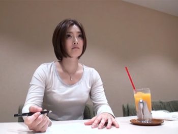 数年間も旦那とセックスレスな欲求不満妻が初対面男のチンポで即堕ち絶頂痴女人妻のアダルト動画