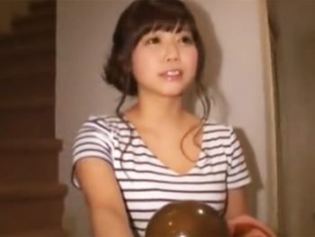 カメラの前でオナニー晒しちゃう巨乳の童顔娘とハードファック！巨乳美少女のアダルト動画