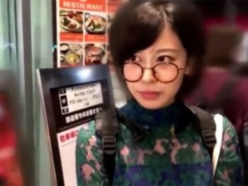 ナンパで捕まえたサブカル女子を部屋に連れ込んでその日の内にガチパコ成功素人美少女顔射のエロ動画