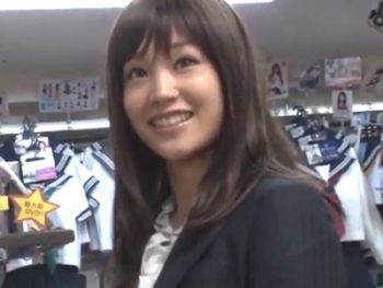 駆け出しのグラビアアイドルが鬼畜男に営業先でハメられるｗ巨乳お姉さんパンストのエロ動画