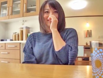 スタイル抜群のS級美女が辛抱たまらなくなったおっさん達とサービスパコ美少女お姉さんの無料アダルト動画