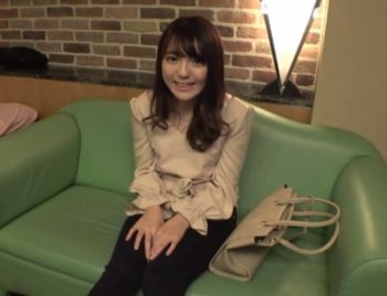 カメラ目線でしっかり自己紹介できる大学生との個人撮影素人美少女ハメ撮りのアダルト動画