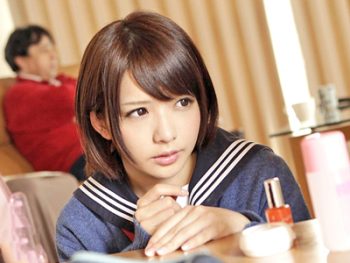 こたつの中だからって無防備に脚を開いてる友達の妹に中出し巨乳女子校生美少女中出しのエッチ動画