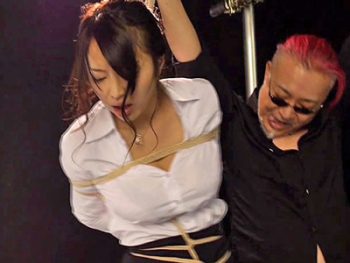 悪徳AVメーカーが極悪非道に強気な女性を陵辱巨乳お姉さん新山かえでのアダルトエロ動画