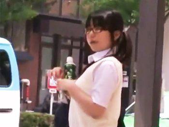 通学中のメガネJKを突如襲う極悪非道の2穴レイプ巨乳女子校生中出しレイプアナルのエロ動画