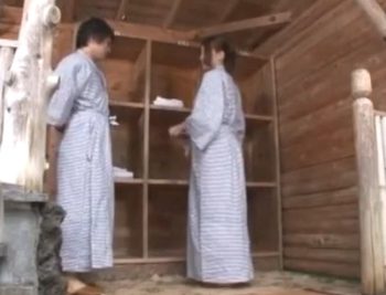 久しぶりに姉との混浴風呂でフルボッキしちゃった弟ｗお姉さん近親相姦のアダルト動画